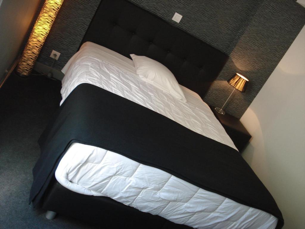 Hotel La Fayette Rochefort Pokoj fotografie